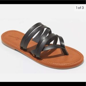 Universal thread black strappy sandal